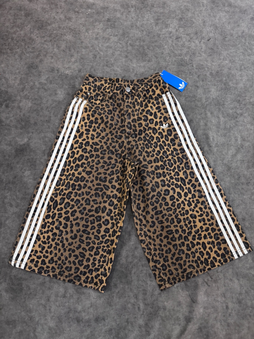Women ADIDAS Leopard denim Bermuda shorts trendy jorts bronze classic stripes 24 - Picture 2 of 9